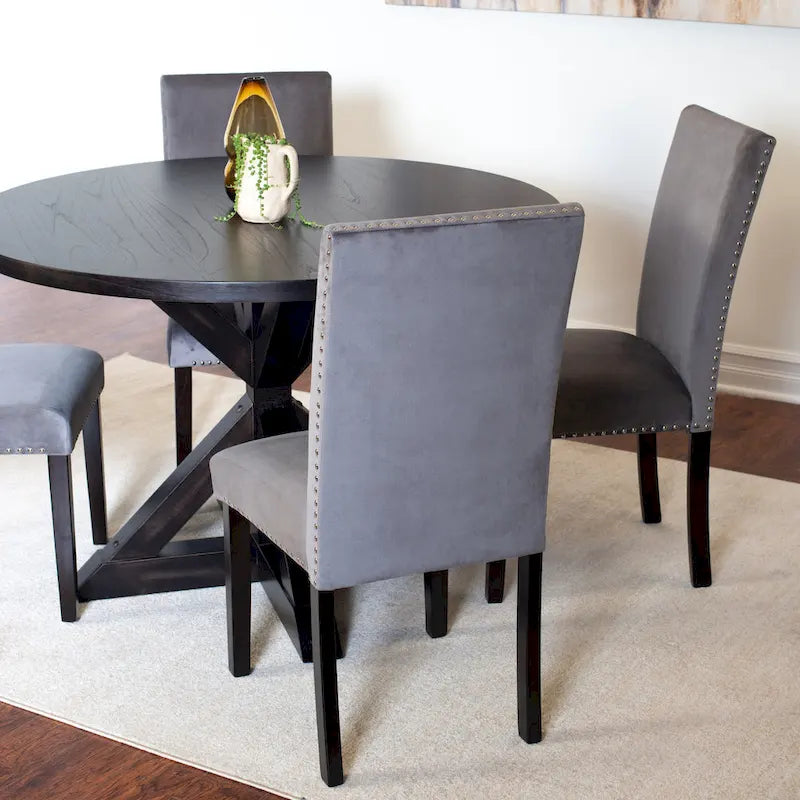Table et chaises de salle à manger compactes avec garniture cloutée chromée pour cuisine