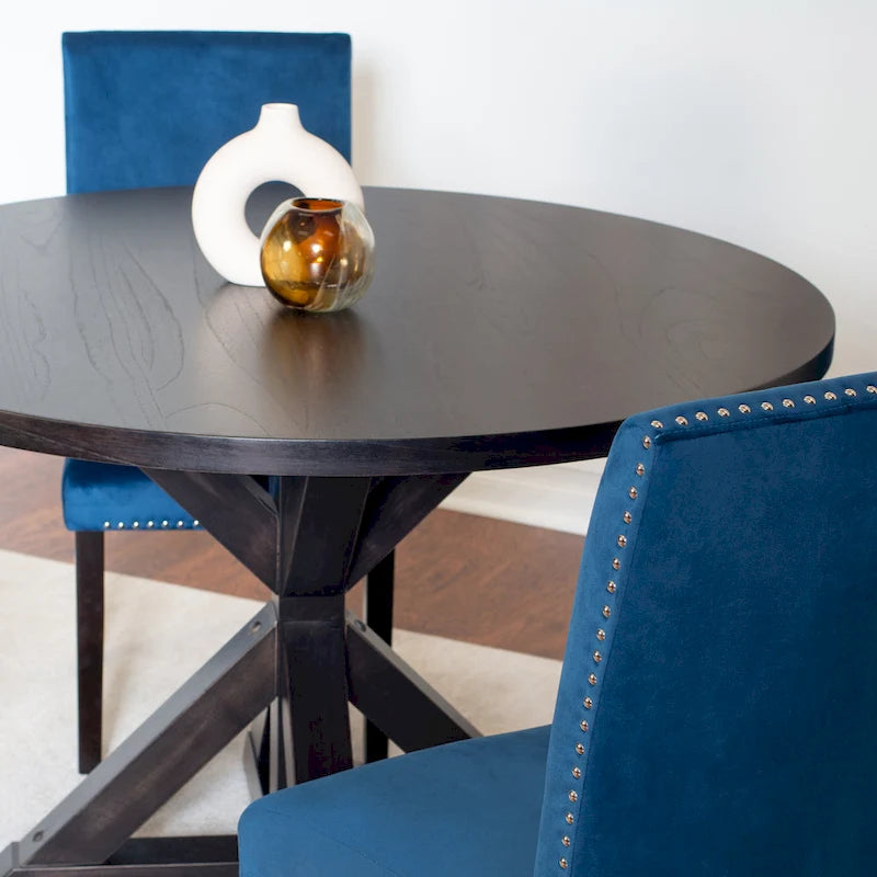 Table et chaises de salle à manger compactes avec garniture cloutée chromée pour cuisine