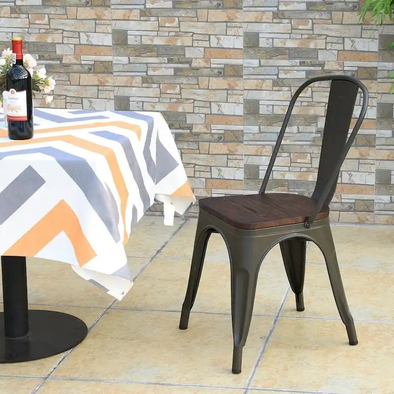 Chaise de salle à manger empilable de style bistrot avec cadre en métal et assise en bois