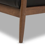 Fauteuil de salon mi-century avec pieds en bois massif et assise rembourrée