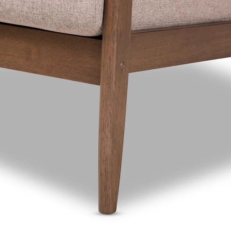 Fauteuil de salon mi-century avec pieds en bois massif et assise rembourrée