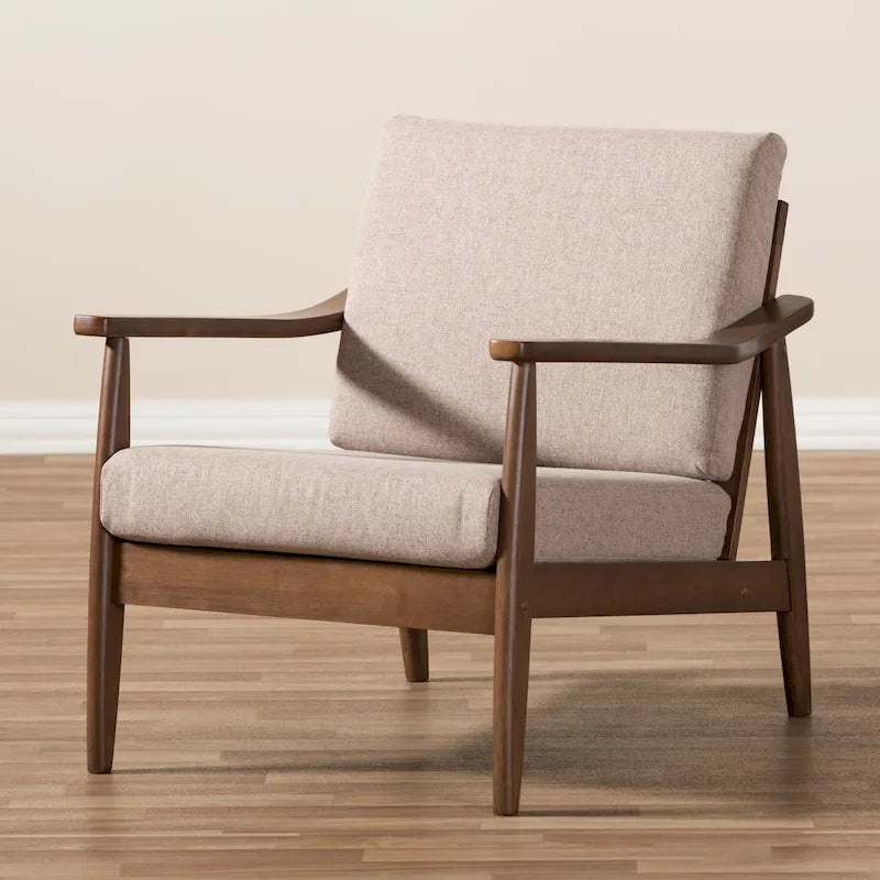 Fauteuil de salon mi-century avec pieds en bois massif et assise rembourrée