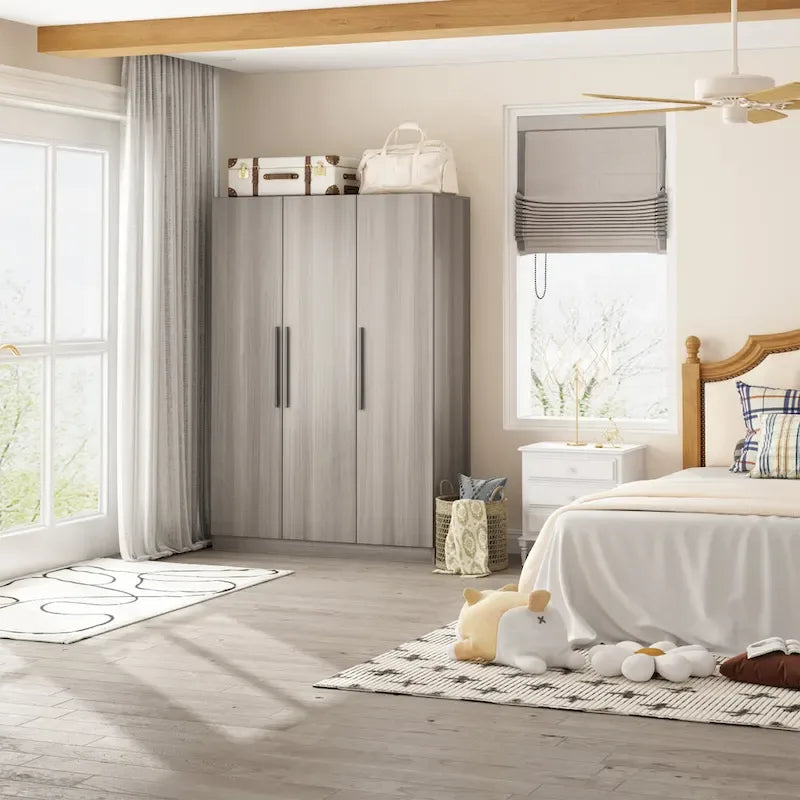 Armoire de rangement à trois portes, 70 H x 47,2 L, en blanc