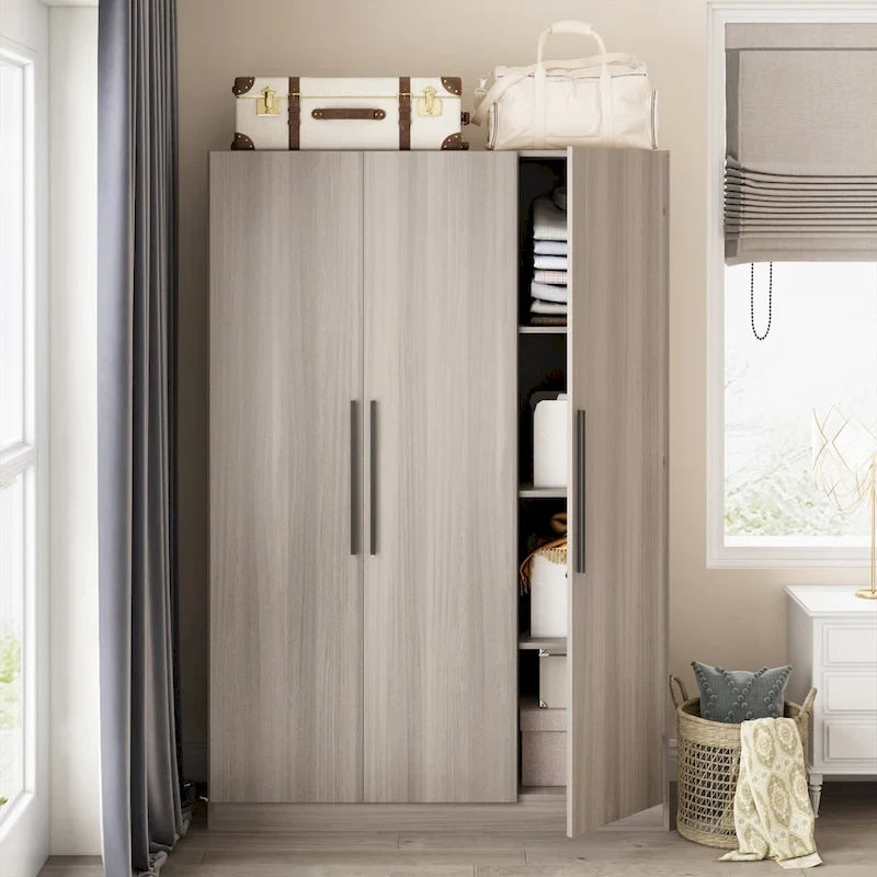 Armoire de rangement à trois portes, 70 H x 47,2 L, en blanc