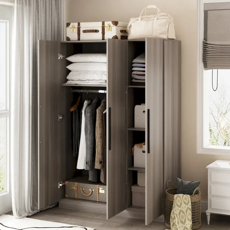 Armoire de rangement à trois portes, 70 H x 47,2 L, en blanc