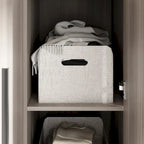 Armoire de rangement à trois portes, 70 H x 47,2 L, en blanc