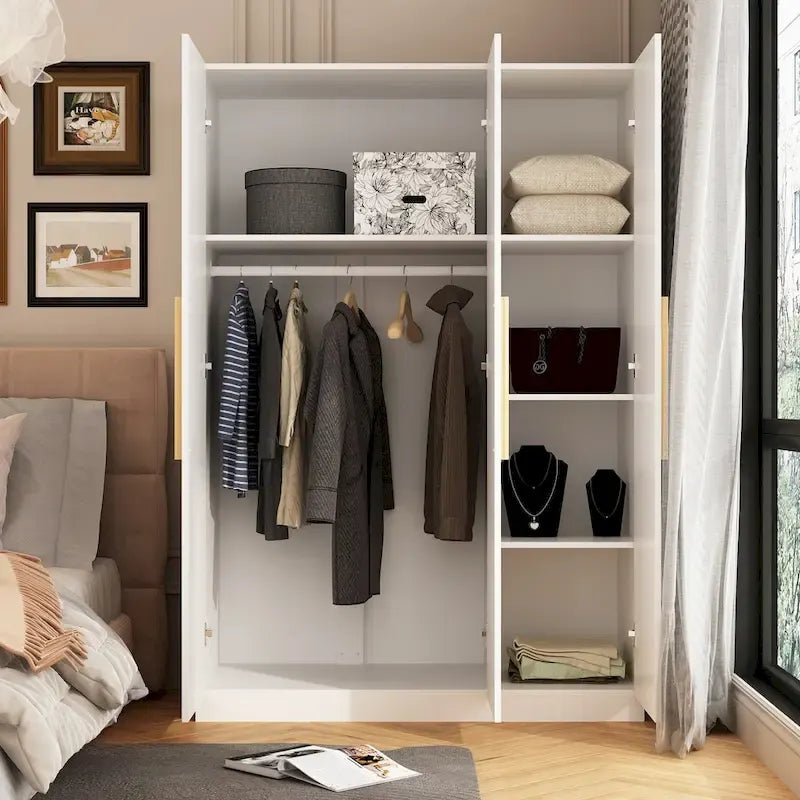 Armoire de rangement à trois portes, 70 H x 47,2 L, en blanc