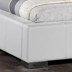 Lit plateforme queen-size moderne blanc avec tête de lit capitonnée