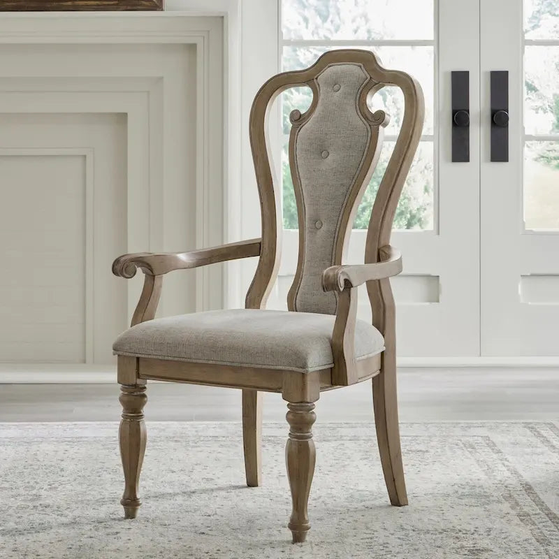 Fauteuil rembourré à dossier ajouré en bisque vieilli
